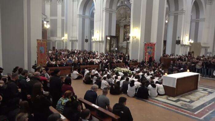 A Napoli i funerali del 15enne ucciso., l'arcivescovo: 