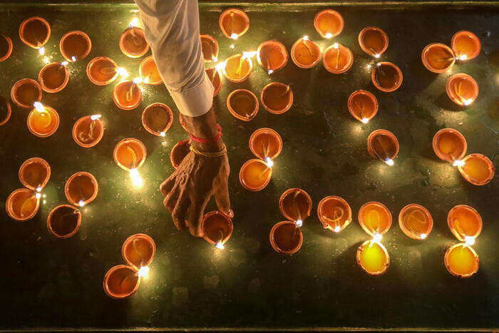 L'India ha celebrato Diwali ad Ayodhya con 280 mila candeline