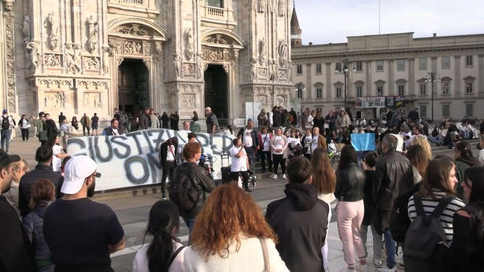 Milano, in Duomo il flash mob 