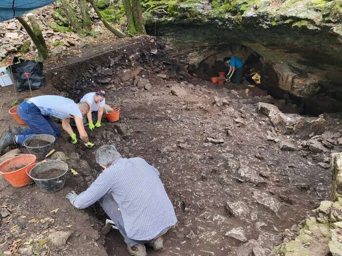 Raro pugnale di 4mila anni fa rinvenuto sul Carso triestino