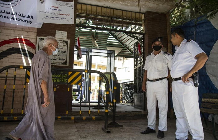 Liberi gli arrestati al Cairo, attese decisioni Procura