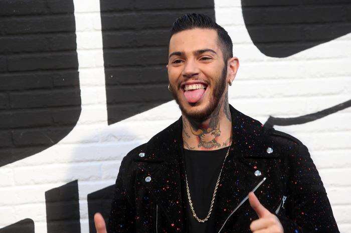 Perquisito anche il rapper Emis Killa nell'inchiesta sugli ultrà