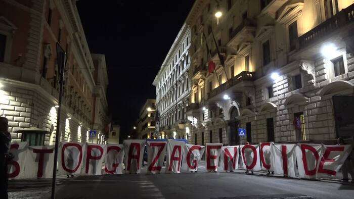 Roma, sit in di fronte al ministero della Difesa: 