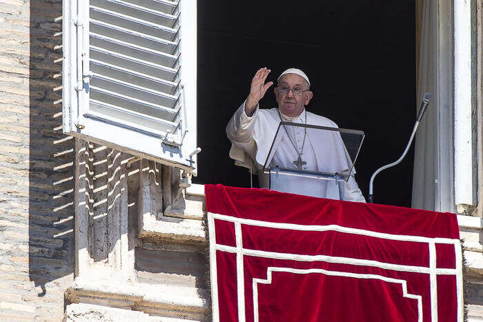 Il Papa, 'non si può andare a messa e poi sparlare di tutti'