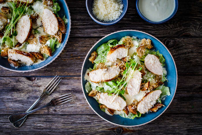 Caesar Salad spegne 100 candeline, origini italiane, nazionalità messicana per l'insalata