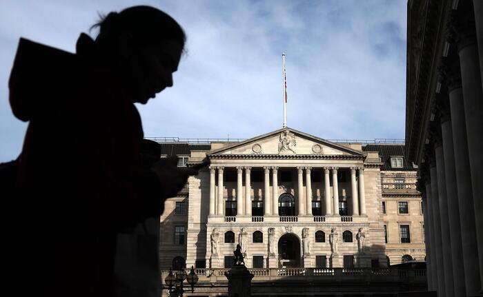 Bank of England lascia tassi d'interesse al 5,25%