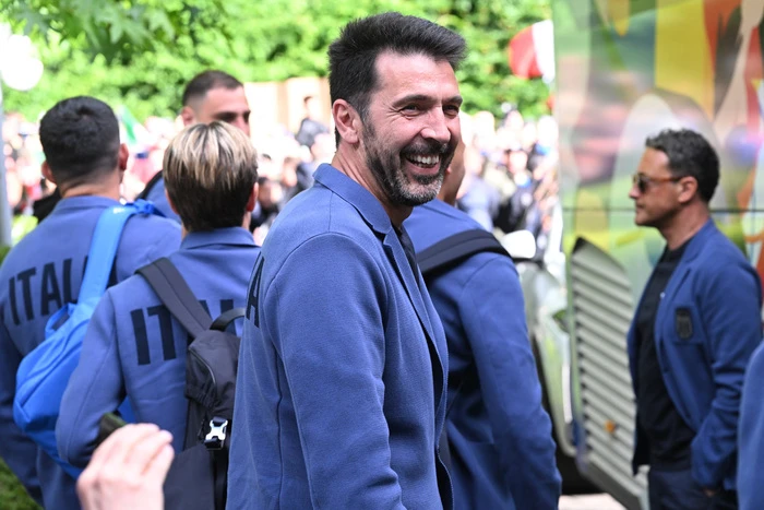 Euro 24: Buffon premia vincitori torneo scolastico a Iserlohn