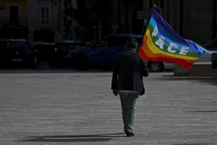 'Un arcobaleno di città', anche a Roma sfilano i pacifisti