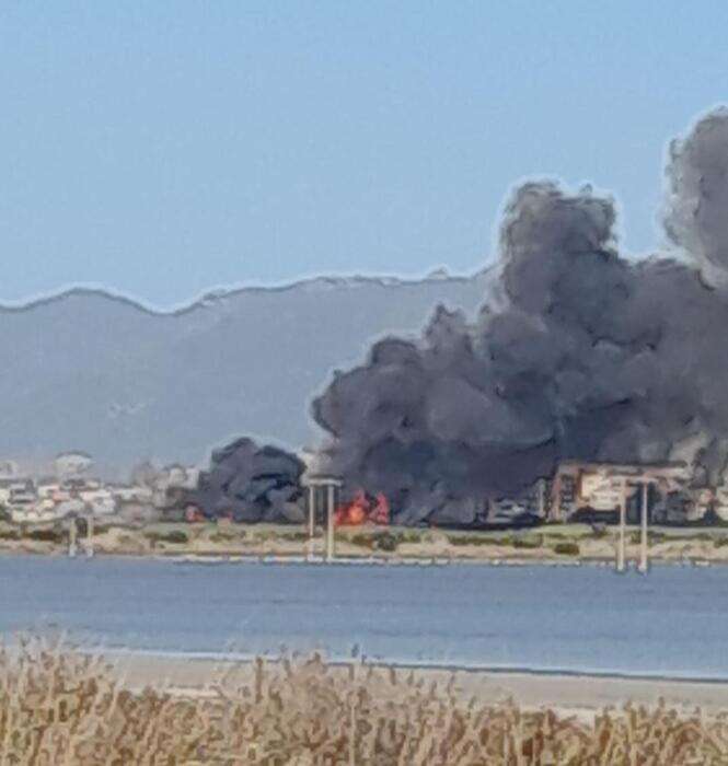 Incendio a Quartu Sant'Elena, fiamme alte in periferia città