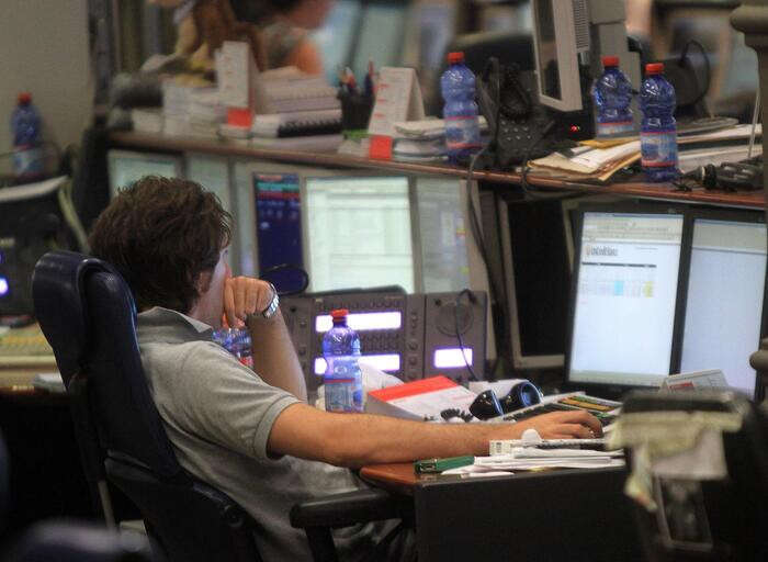 Borsa: Milano debole (-0,76%), pesano Nexi, Prysmian ed Stm