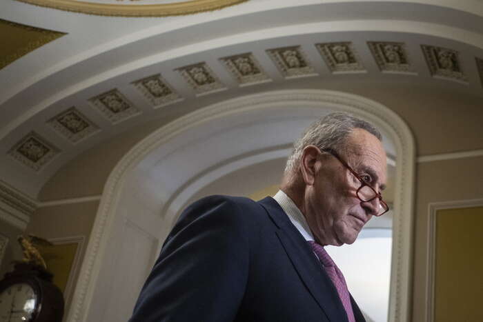 Chuck Schumer loda Biden, un vero patriota