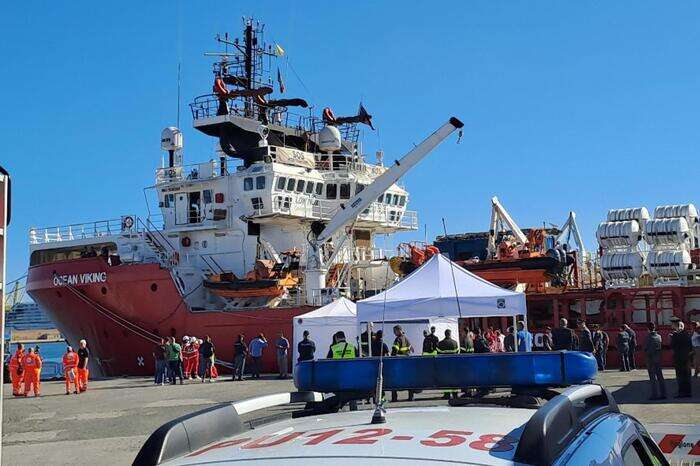 Ocean Viking ad Ancona, tra migranti polizia arresta scafista