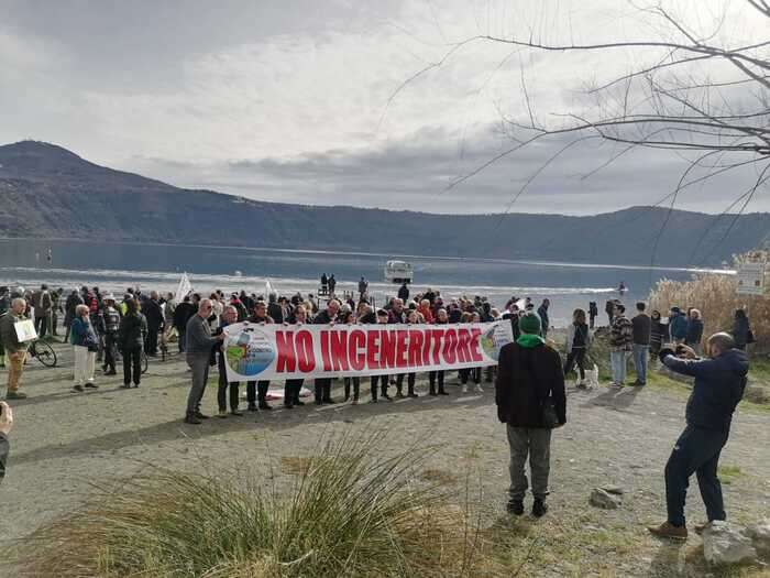 Wwf, 'Laghi dei Castelli Romani a rischio, intervenire ora'