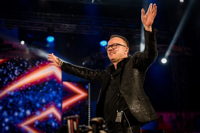 Gigi D'Alessio, al via a Napoli primo degli otto concerti