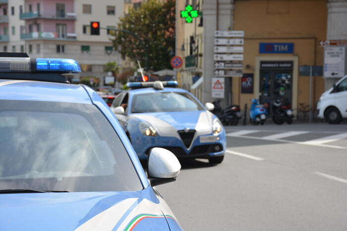 Treno assaltato: Polizia arresta otto persone