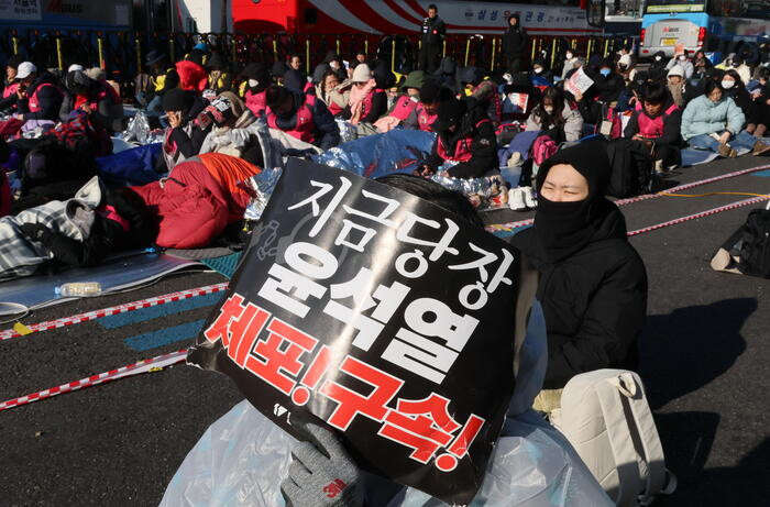 Nuove proteste a Seul per il mandato d'arresto di Yoon