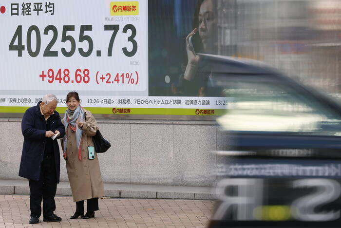 Borsa: Tokyo, apertura in aumento (+0,33%)