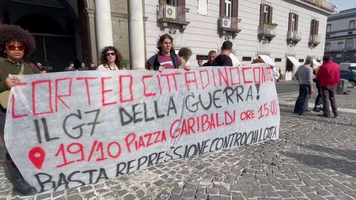 Napoli, protesta alla prefettura dopo le denunce per manifestazione pro Palestina