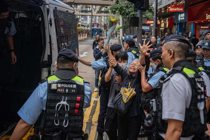 Hong Kong, 14 mesi di carcere per una 't-shirt sediziosa'