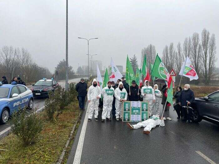 Nucleare, flash mob di Sinistra e Verdi a Trino