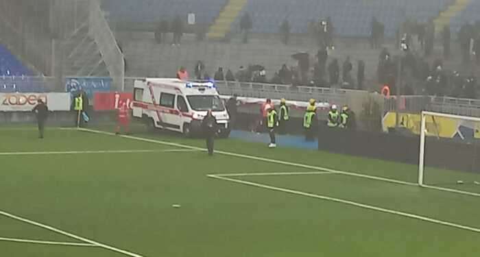 Grave tifoso, cade da parapetto dopo partita calcio di serie C