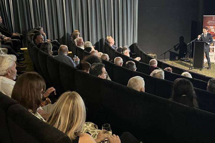 'Finché c'è prosecco c'è speranza' al Palace Cinema di Canberra