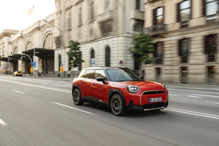 Mini Aceman punta verso l'alto tra le piccole premium