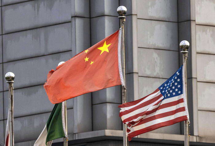 Cina, stop all'export verso Usa di materiali per microchip