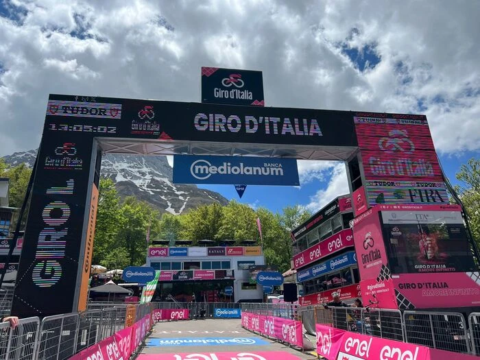 Giro: folla di appassionati sul Gran Sasso per l'8/a tappa
