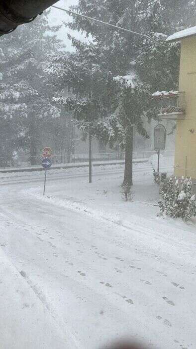 Maltempo in Abruzzo, gelo e neve sopra i 600 metri