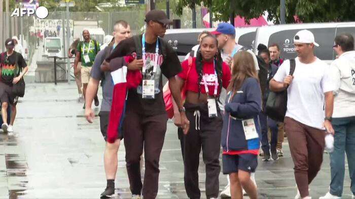 Parigi 2024, gli atleti continuano ad arrivare al villaggio olimpico