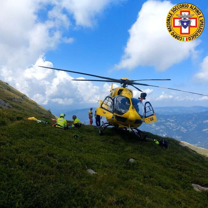 Ottantenne scivola sul sentiero nel Modenese, è grave