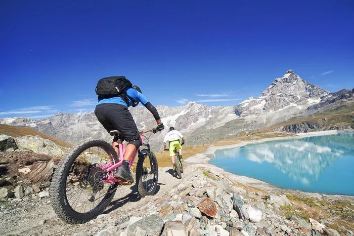 Il centro di Cervinia riapre ai pedoni, strade e locali ripuliti
