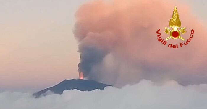 Concluso parossismo, nella notte l'Etna ha dato spettacolo