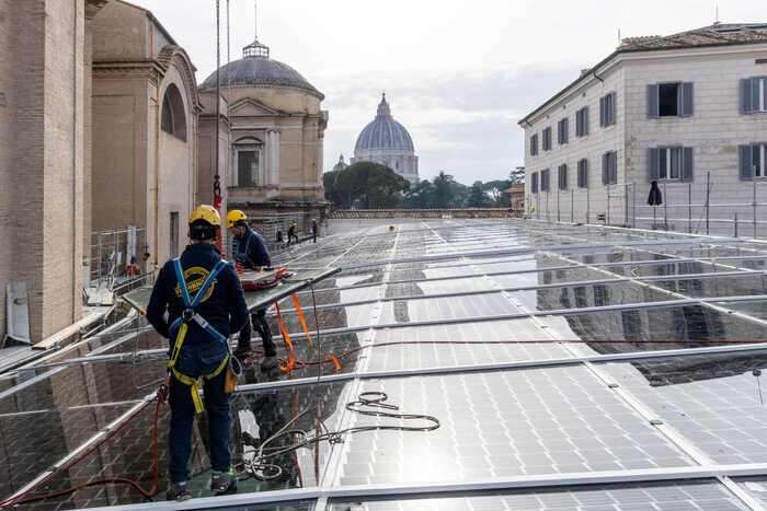 Nuova vetrata fotovoltaica dei musei Vaticani