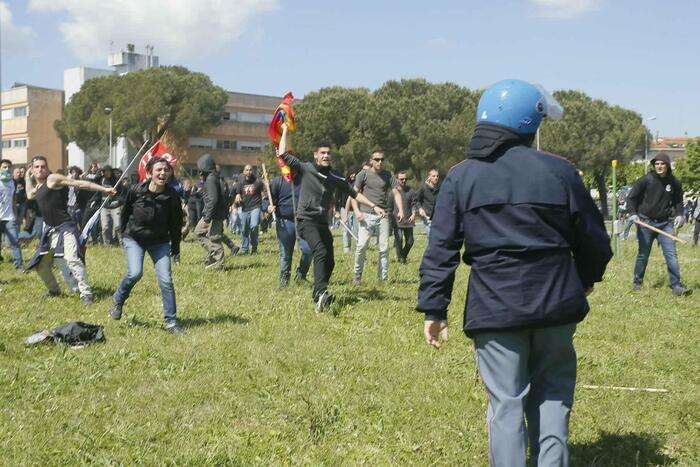 Scontri Pisa, una decina i poliziotti indagati