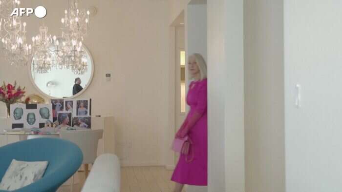 Helen Mirren in versione Barbie con l'Oscar: 