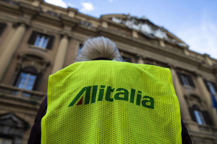 Uilt, da Alitalia procedura di licenziamento per 2200 lavoratori