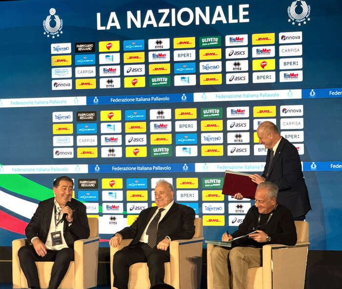 De Giorgi e Velasco firmano rinnovo come ct dell'Italia