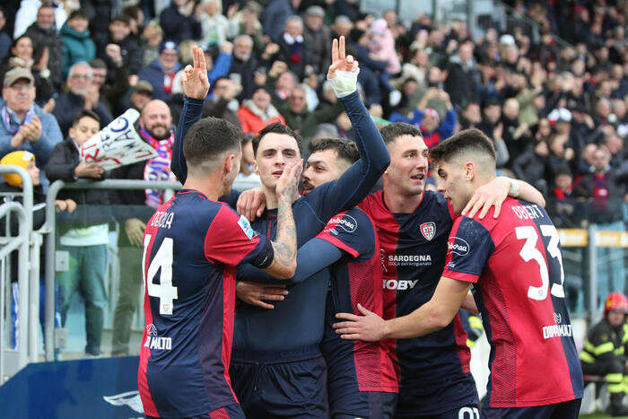 Il Cagliari batte 4-1 il Lecce e respira. Delusione dei pugliesi