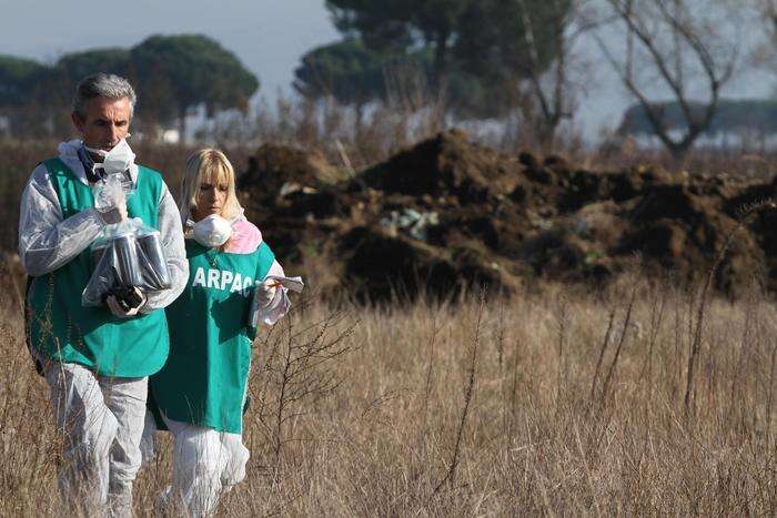 Rifiuti interrati dal clan: teste al processo, falda contaminata