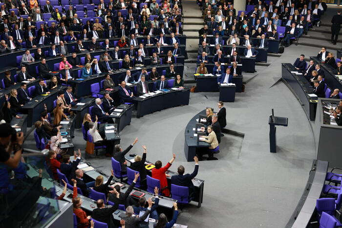 Respinta al Bundestag la legge sulla stretta ai migranti