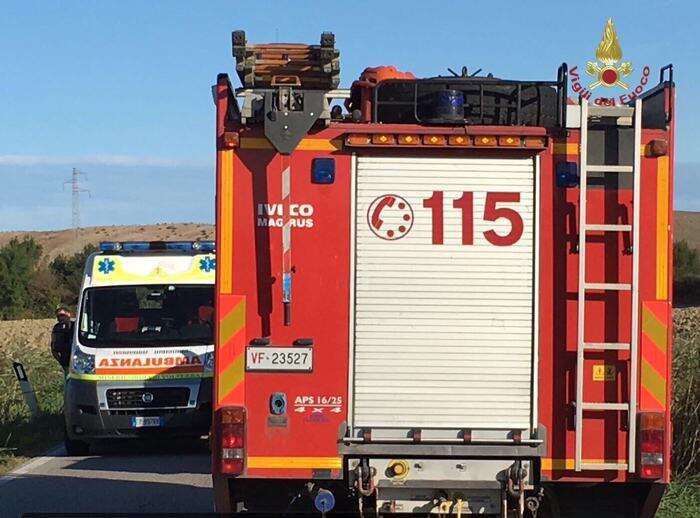 A fuoco baracche sotto cavalcavia a Livorno, un morto