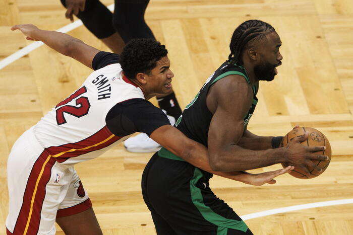 NBA: i Celtics dominano gli Heat, Atlanta in ascesa