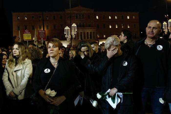 Grecia, famiglie vittime incidente Tebi, via immunità a politici