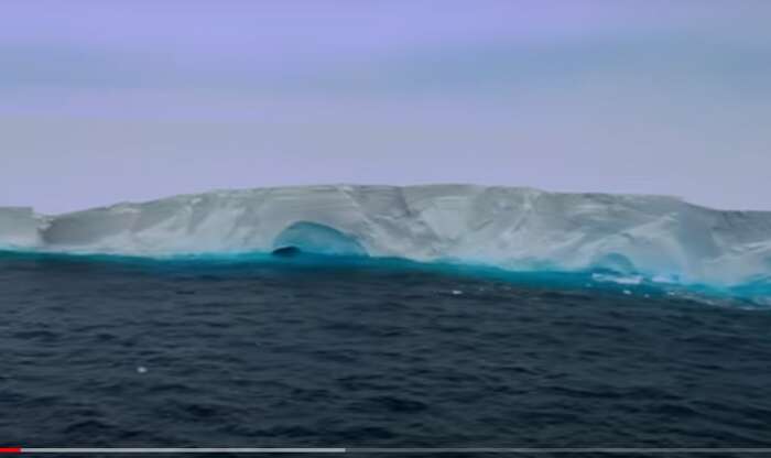 Antartide, alla deriva l'iceberg più grande del mondo VIDEO