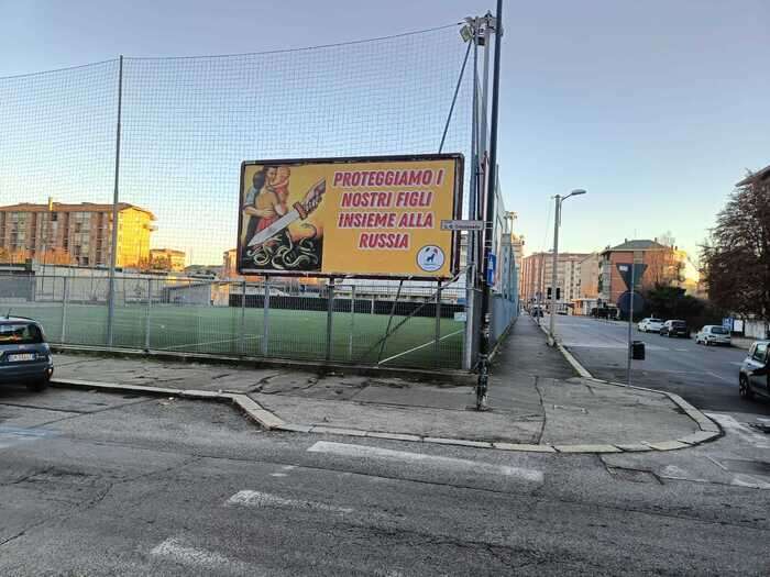 Manifesti a Torino, proteggiamo nostri figli insieme alla Russia