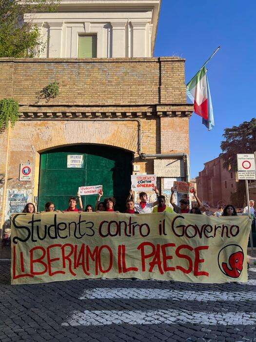 Rientro in classe, Rete studenti manifesta davanti scuole Lazio