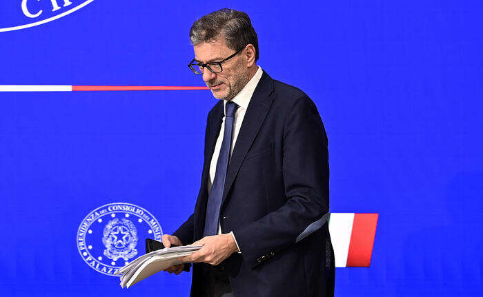 Giorgetti, 'economia mondo resiliente di fronte agli shock'