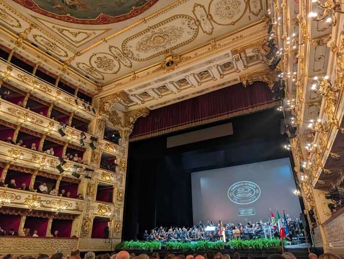 Standing ovation per Mattarella al Teatro Regio di Parma